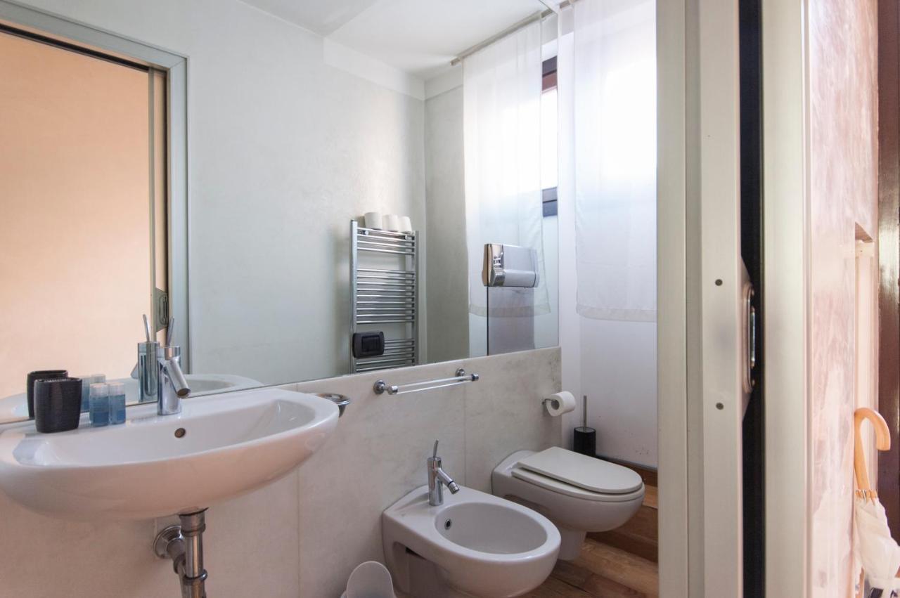 Youhosty - Duomo Studio Apartment Milán Exterior foto